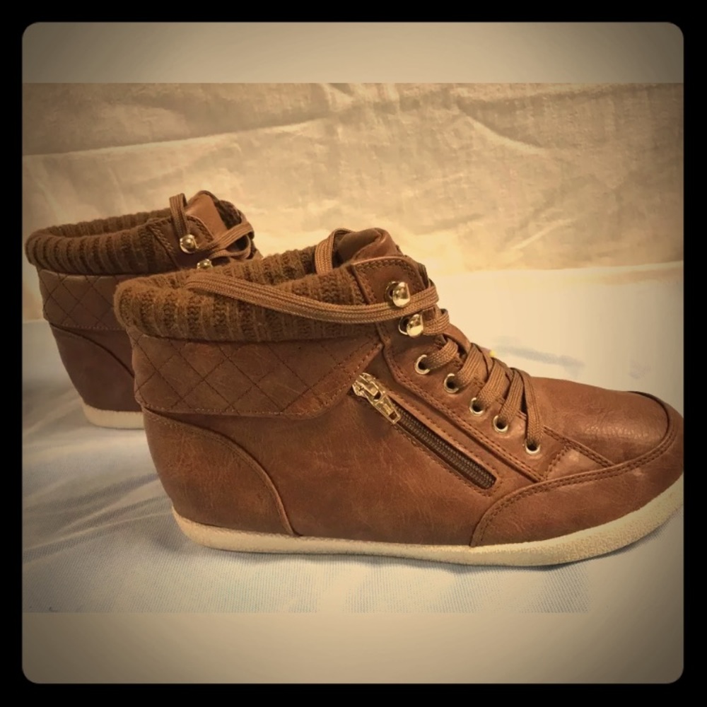 Women’s Arizona size 10 Booties